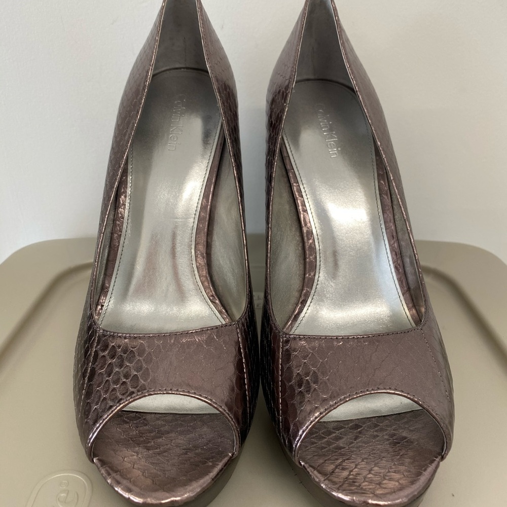 New Calvin Klein Dahlia Peep Toe Pumps Size 9M
